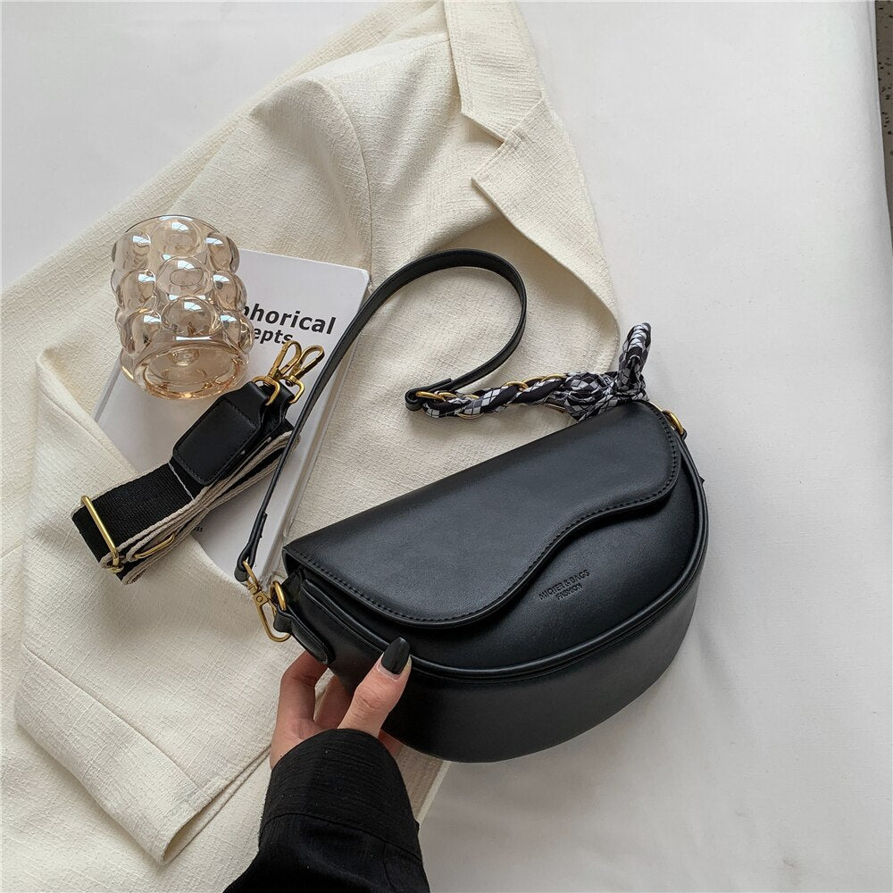 Sac bandoulière élégant femme en cuir PU noir, style polyvalent pour le quotidien. Accessoire de mode.