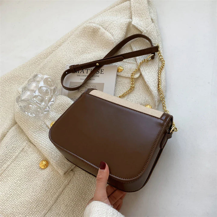 Sac bandoulière femme polyvalent en toile et cuir synthétique, porté sur l'épaule, style urbain chic