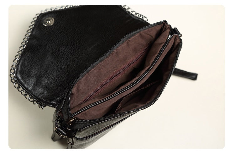 Sac à main bandoulière noir effet croco pour femme, design moderne et polyvalent.