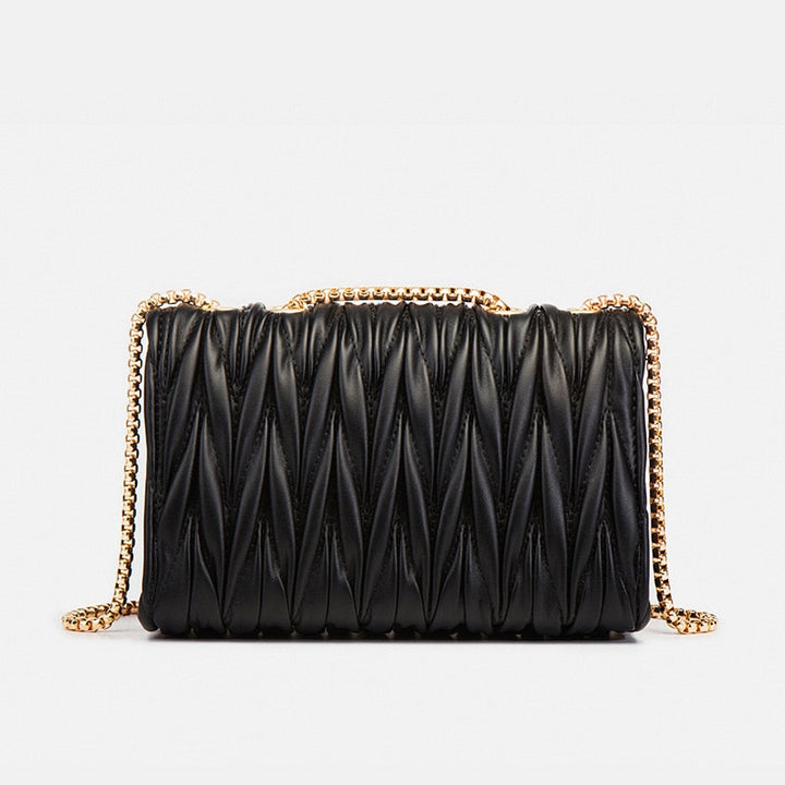 Sac à main femme noir et doré, bandoulière stylée, accessoire mode tendance. Idéal pour soirée élégante. En cuir.