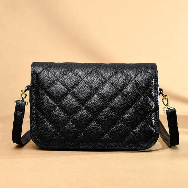 Sac fonctionnel et élégant: bandoulière matelassé noire, idéal pour la vie urbaine moderne.