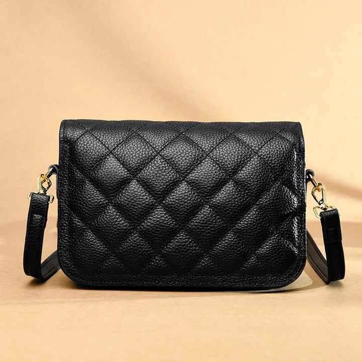 Sac fonctionnel et élégant: bandoulière matelassé noire, idéal pour la vie urbaine moderne.