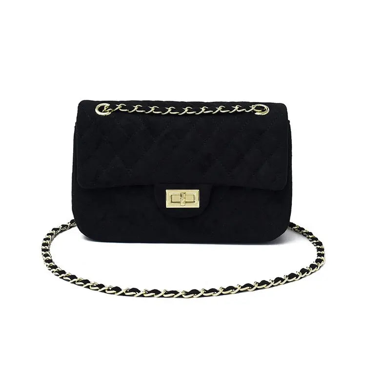 Sac bandoulière matelassé style classique pour femme, chaîne. Accessoire mode chic et intemporel.
