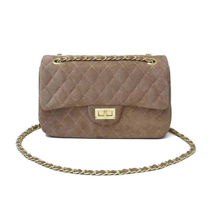 Sac à main matelassé femme avec élégante chaîne métallique. Parfait sac bandoulière pour un look chic.
