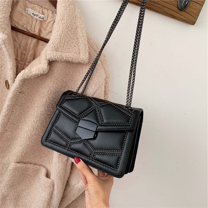 Sac à bandoulière noir matelassé, accessoire de mode féminine, style raffiné