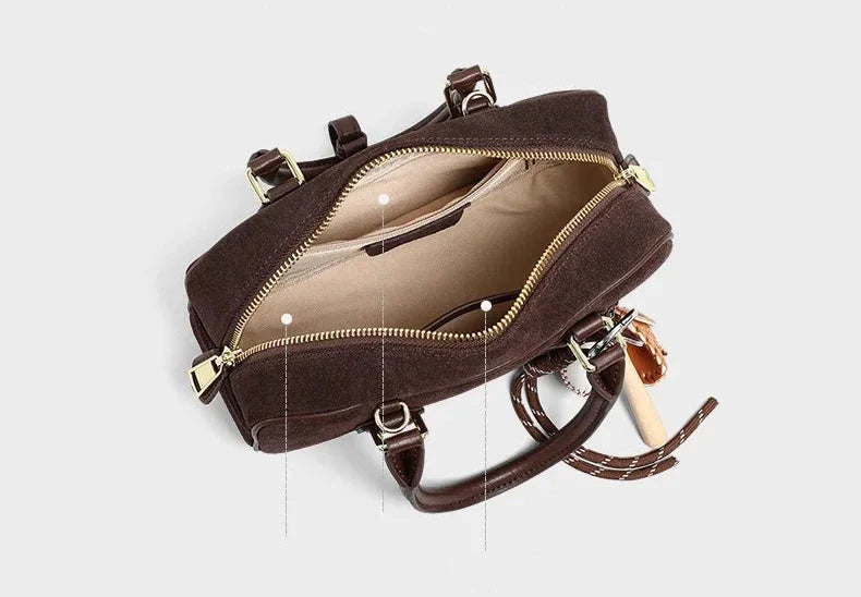 Sac bandoulière Nala en daim doux pour femme. Couleur camel, style vintage élégant, mini format.