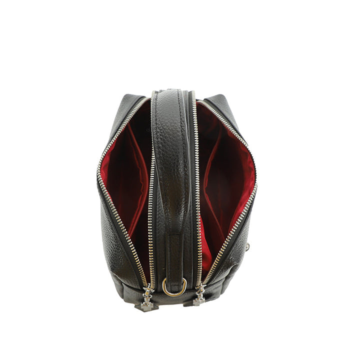Sac noir souple pour femme, porté épaule ou croisé, en cuir, design élégant et moderne, essentiel quotidien.