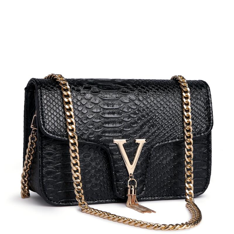 Sac bandoulière noir élégant pour femme avec chaîne dorée, parfait pour soirée chic.