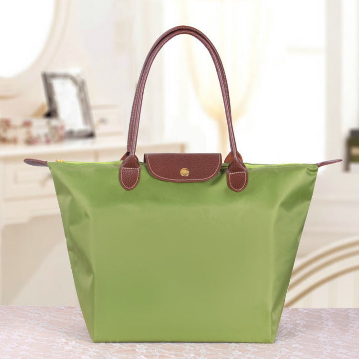 Sac à bandoulière femme noir élégant, style Oxford. Sac chic et pratique, accessoire mode indispensable.