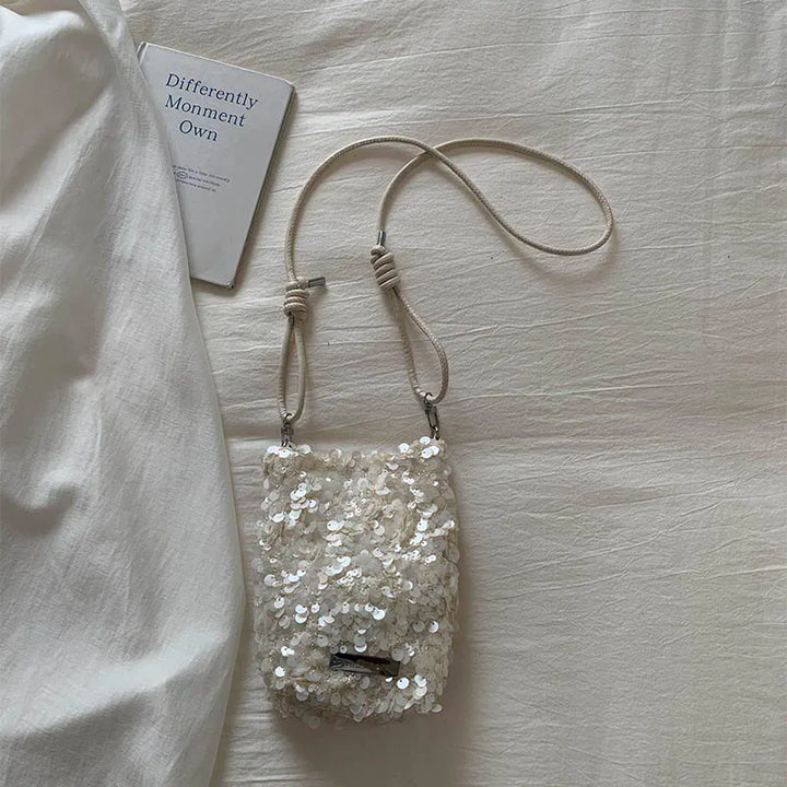 Sac bandoulière paillettes, accessoire mode femme tendance, design élégant et brillant.