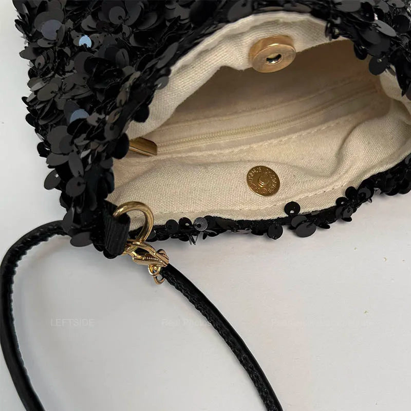 Sac bandoulière paillettes écru pour femme, élégant, chic et moderne. Un accessoire de mode.