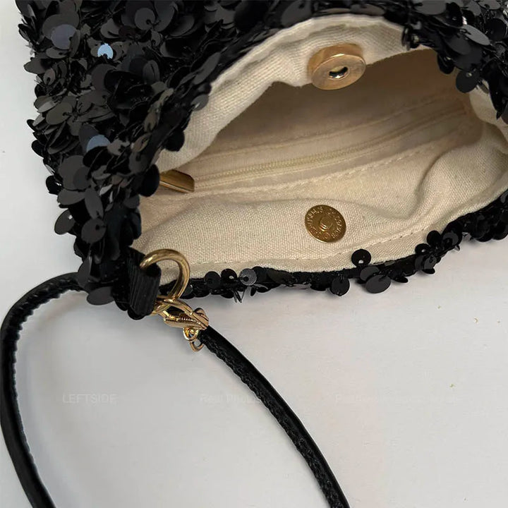 Sac bandoulière paillettes écru pour femme, élégant, chic et moderne. Un accessoire de mode.