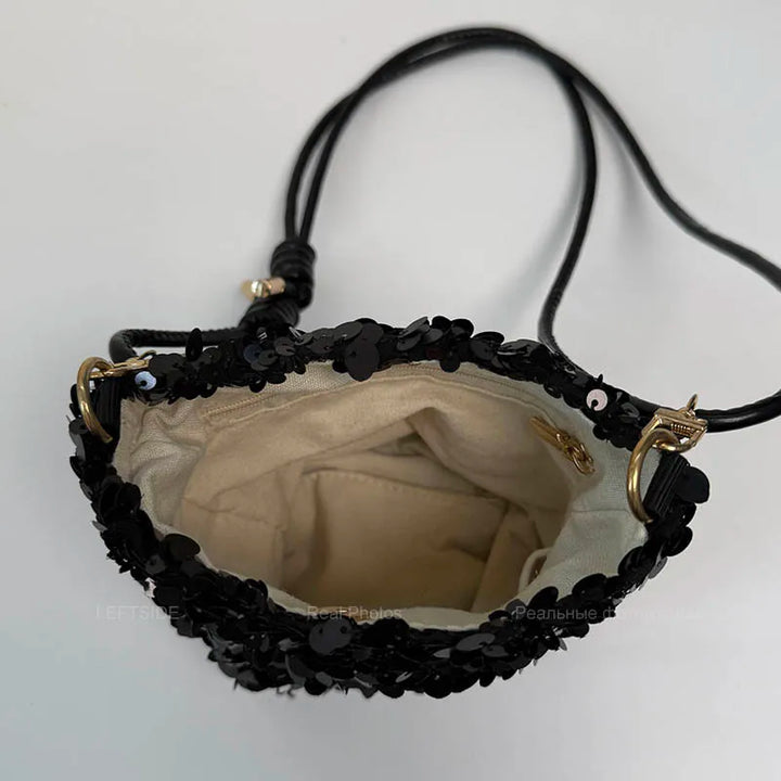 Sac bandoulière paillettes noir, pour femme, style chic et tendance pour toutes les occasions.