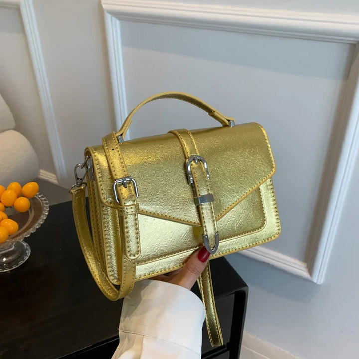Sac bandoulière Petra femme, pochette soirée dorée, cuir synthétique, bandoulière fine et élégante.