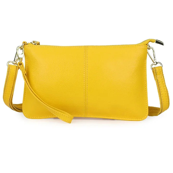 Élégant sac bandoulière rectangulaire femme, en cuir synthétique durable, mode actuelle.