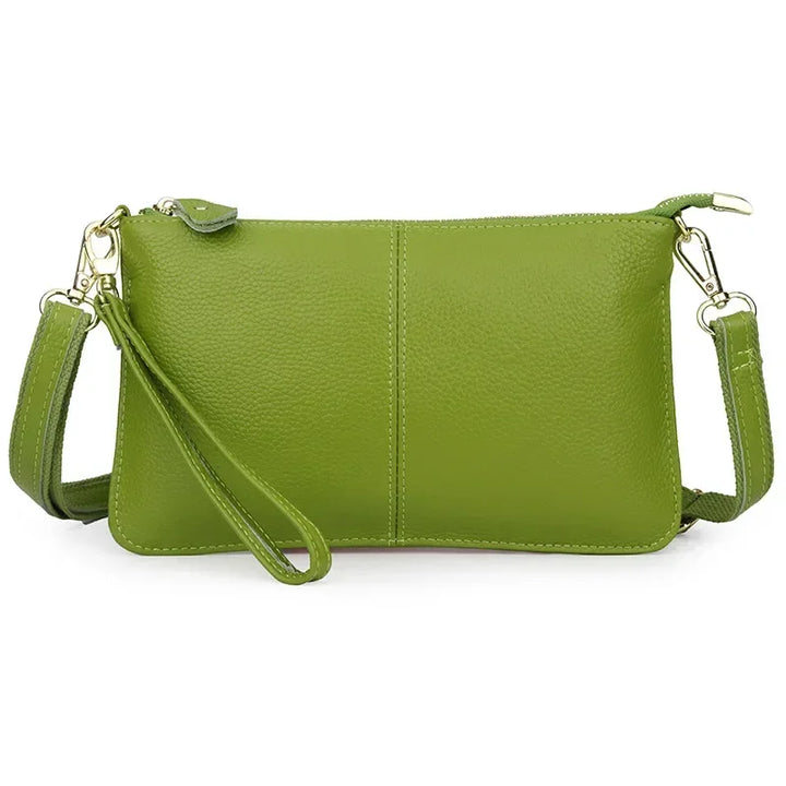 Pochette femme bandoulière, forme rectangle, chic et pratique pour l'élégance quotidienne.