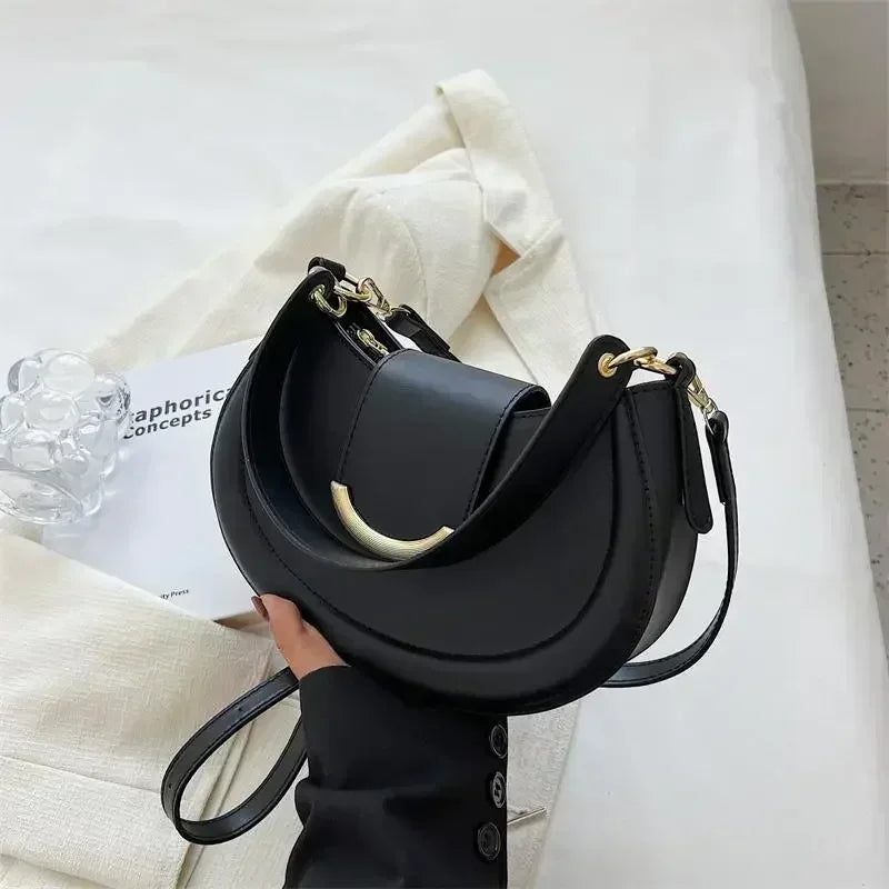 Sac bandoulière rond beige pour femme, un choix intemporel et polyvalent pour un look élégant.