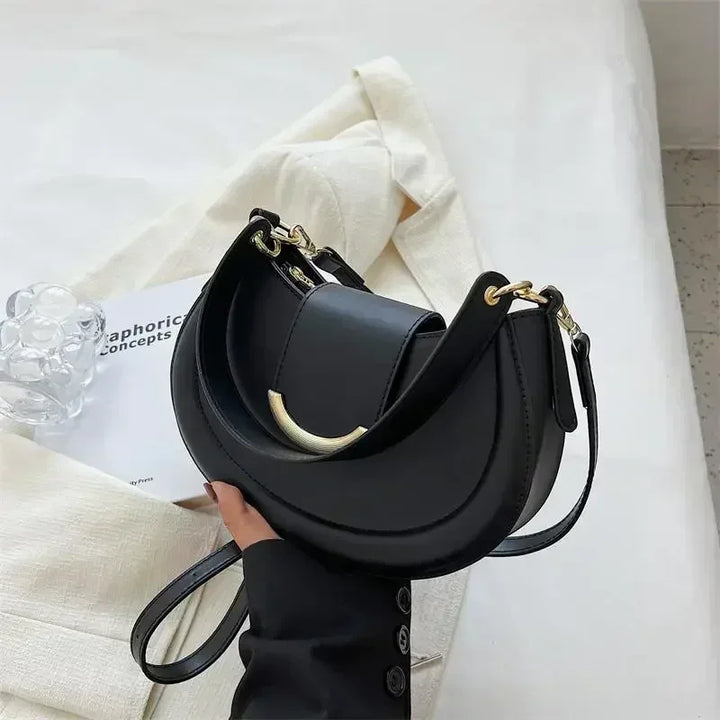 Sac bandoulière rond beige pour femme, un choix intemporel et polyvalent pour un look élégant.