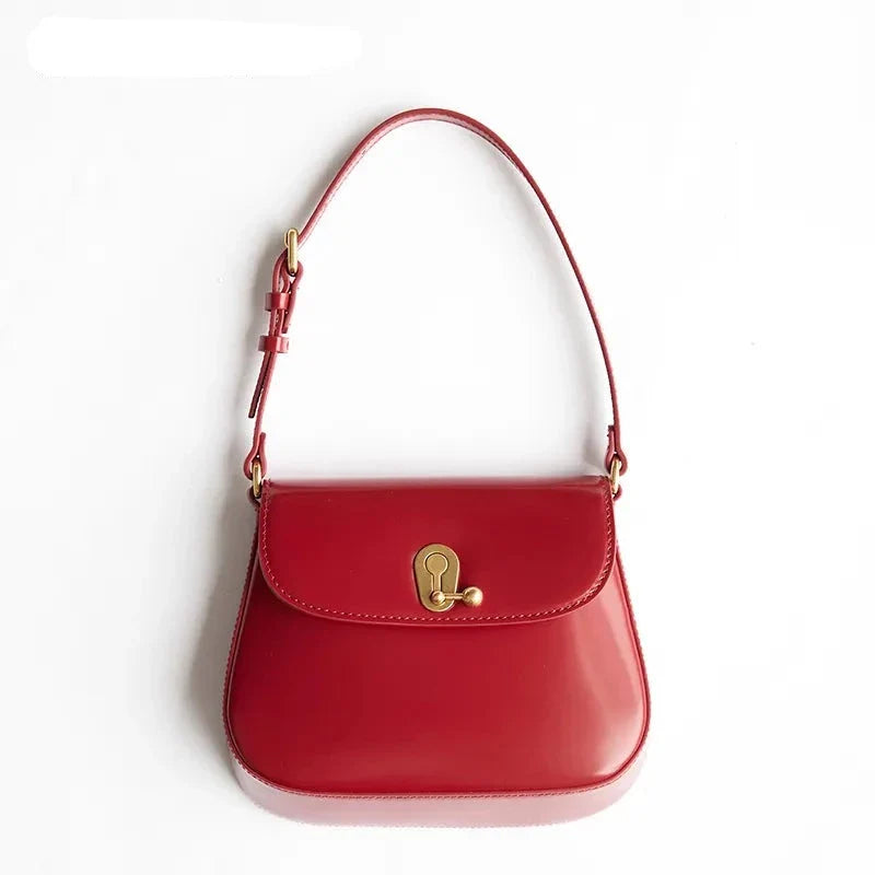 Sac bandoulière rouge en cuir synthétique pour femmes, élégant et polyvalent, vue de face
