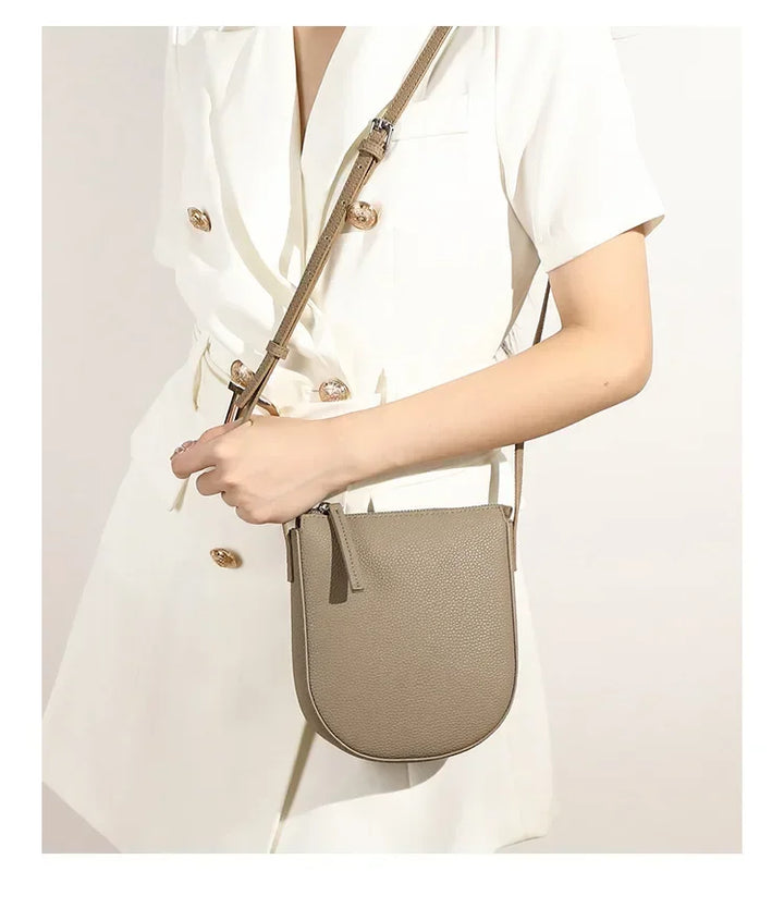 Mini sac bandoulière pochette femme, parfait pour téléphone, cuir grainé noir.