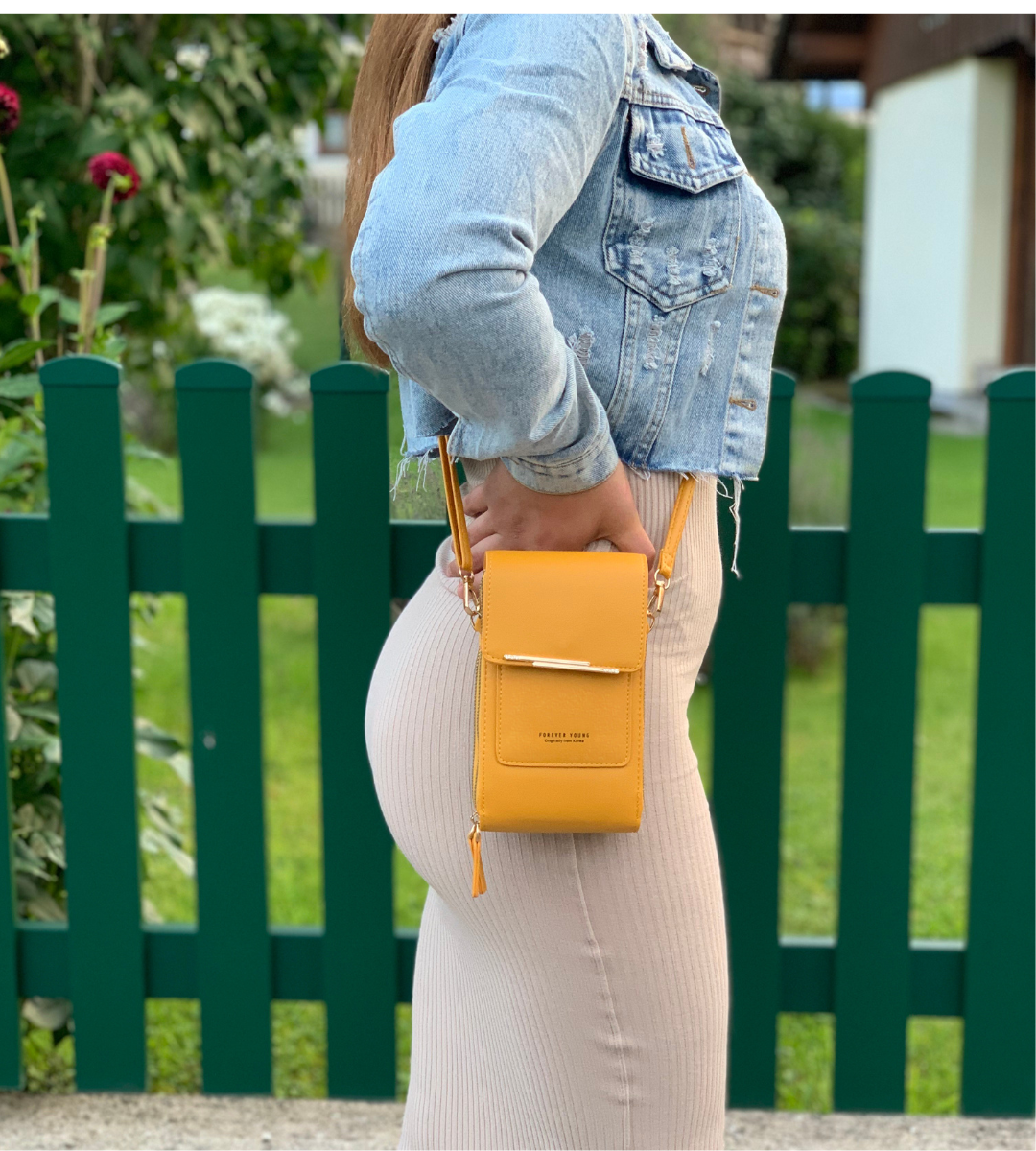 Petit sac bandoulière femme en cuir vegan, design moderne et pratique, avec compartiments organiseurs.