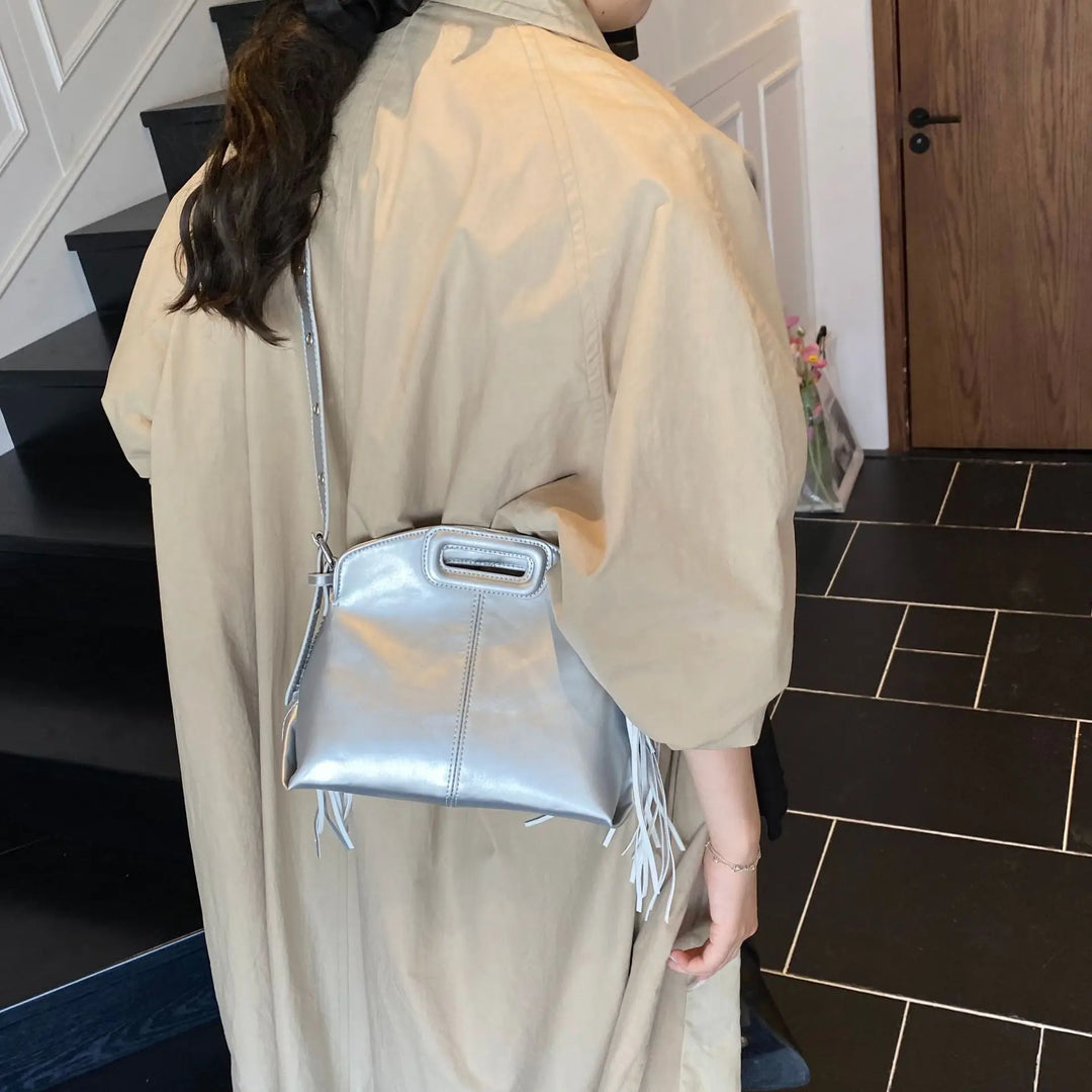 Sac bandoulière pour femme, alliant style unique, tendance et praticité.