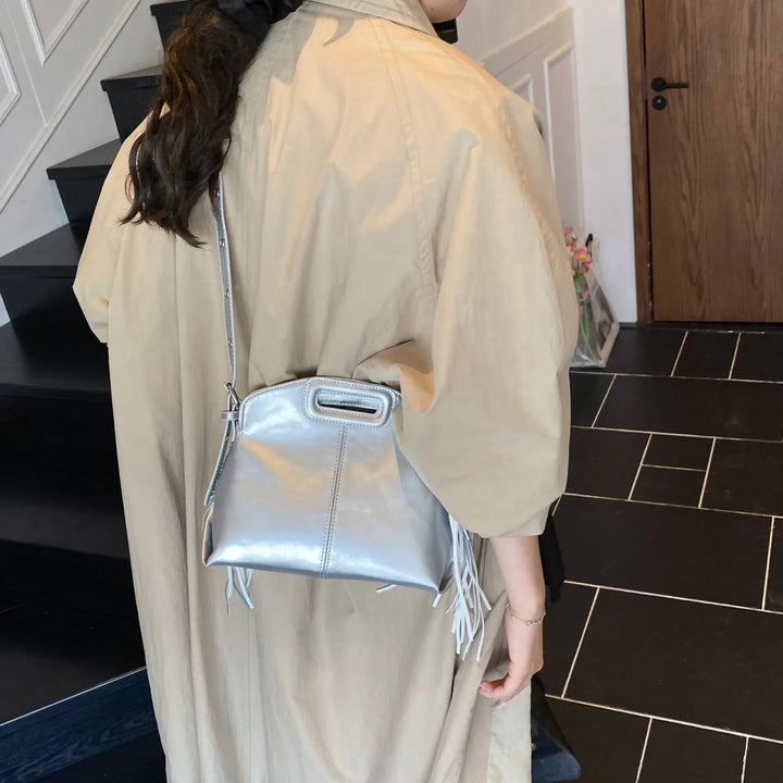 Sac bandoulière pour femme, alliant style unique, tendance et praticité.