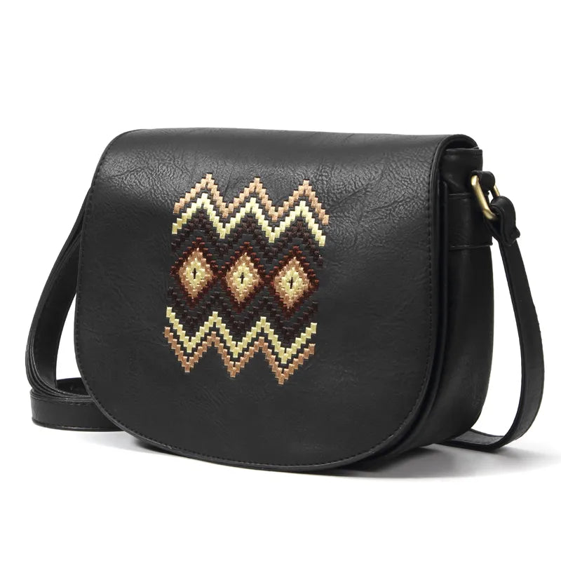 Sac à main épaule femme en cuir vieilli, parfait pour un look vintage tendance.