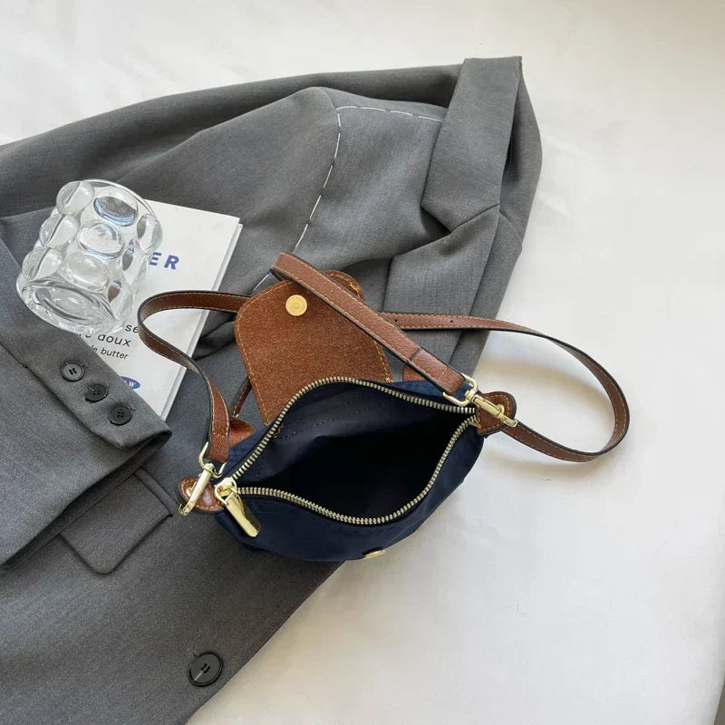 Sac bandoulière femme, élégant et compact.  Idéal automne.  Chic minimaliste.