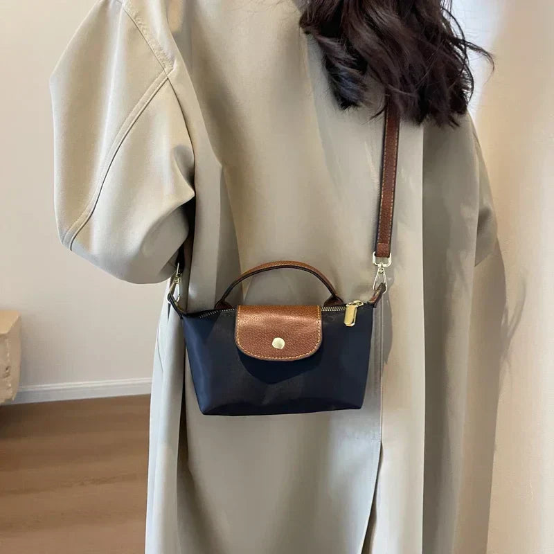 Sac bandoulière femme, élégant et compact.  Idéal automne.  Chic minimaliste.