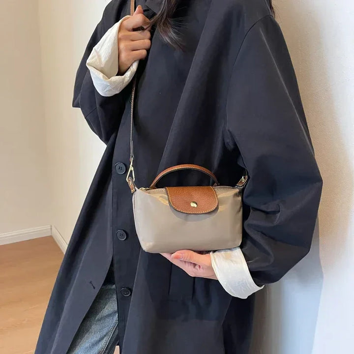 Sac bandoulière femme, élégant et compact.  Idéal automne.  Chic minimaliste.
