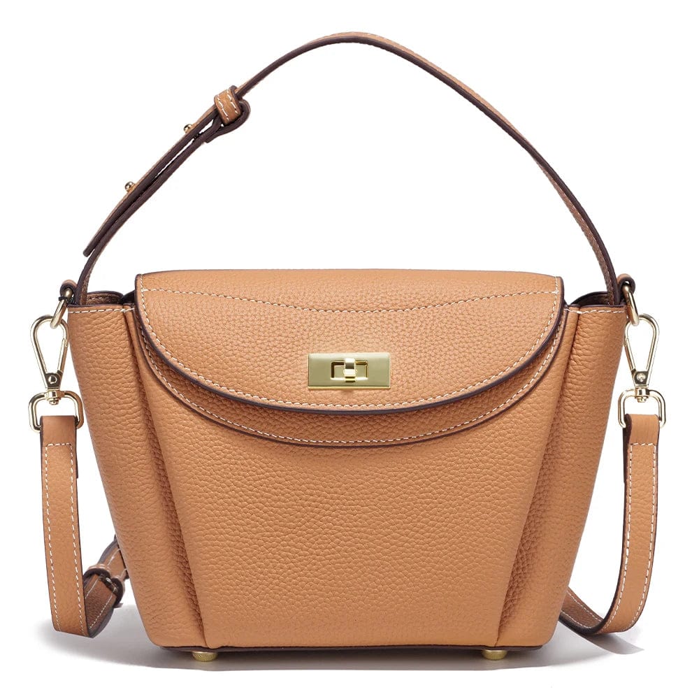 Sac à main besace en cuir souple camel, design classique pour un look féminin et chic.