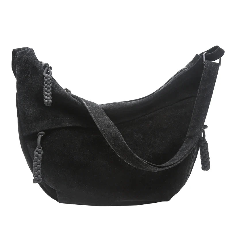 Sac besace femme en faux daim élégant, un accessoire tendance et intemporel.