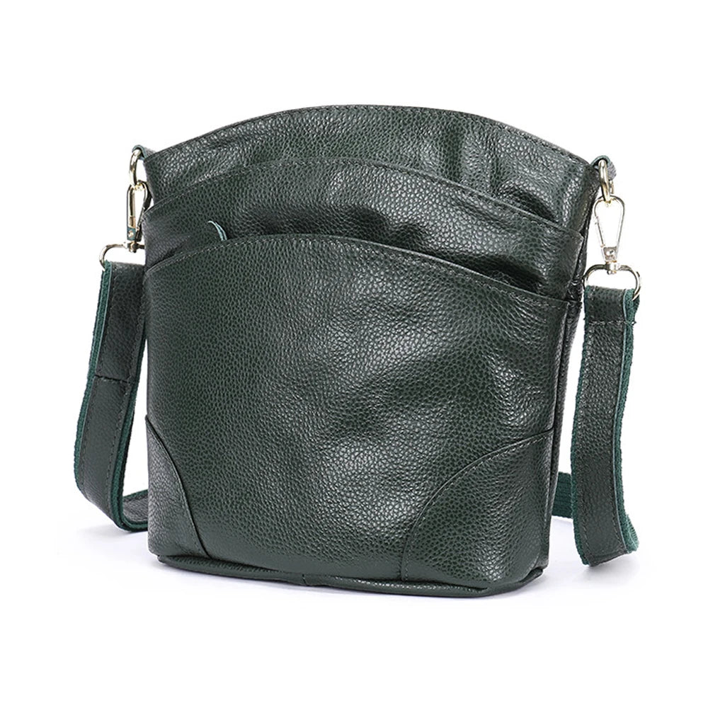 Sac besace femme polyvalent, peut être porté en bandoulière. Similicuir élégant, pratique pour la femme moderne.