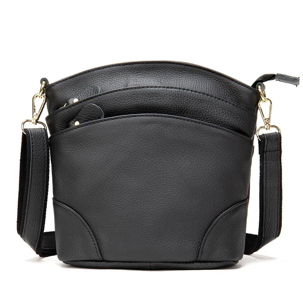 Chic sac besace femme multi-couleurs, accessoire de mode en similicuir avec bandoulière. Élégant et polyvalent.