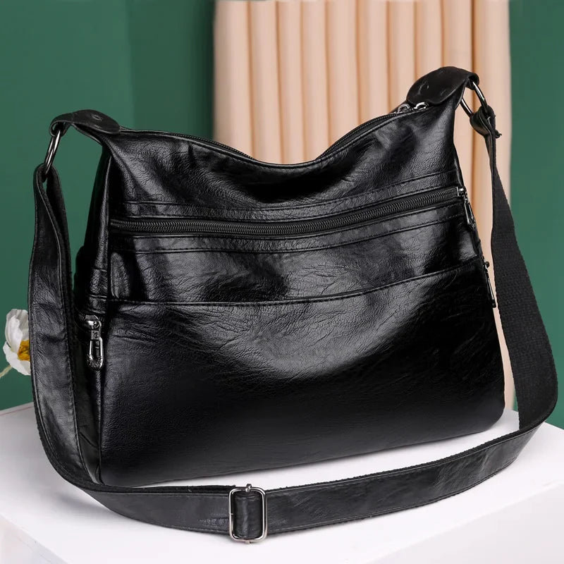 Sac à épaule femme en similicuir souple, design élégant pour toutes les occasions.