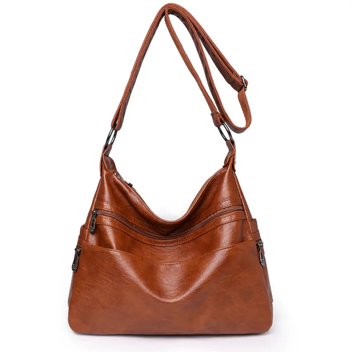 Sac besace femme confortable en similicuir souple, avec bandoulière ajustable pour le quotidien.