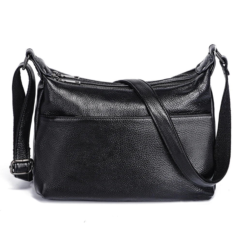 Détail du sac besace femme en cuir PU, bandoulière et couture de qualité, coloris rouge foncé