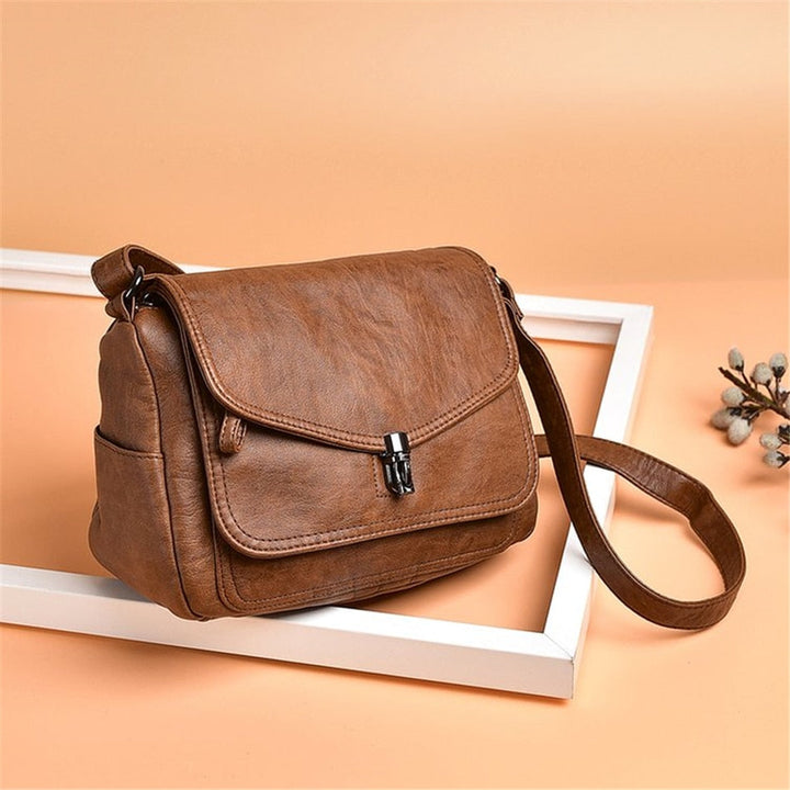 Sac besace femme en cuir PU, le compagnon idéal pour un look bohème quotidien raffiné.