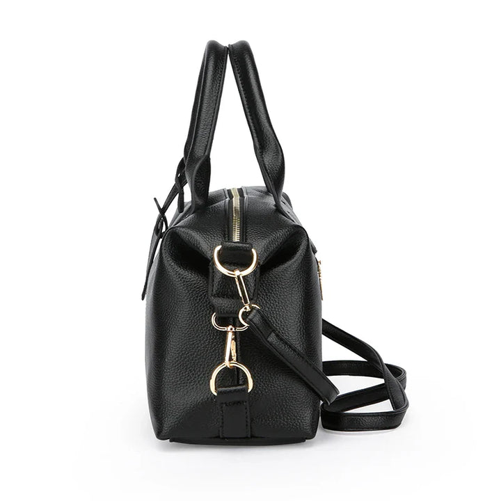 Accessoire mode essentiel : sac bowling noir pour femme, style élégant, polyvalent et spacieux.