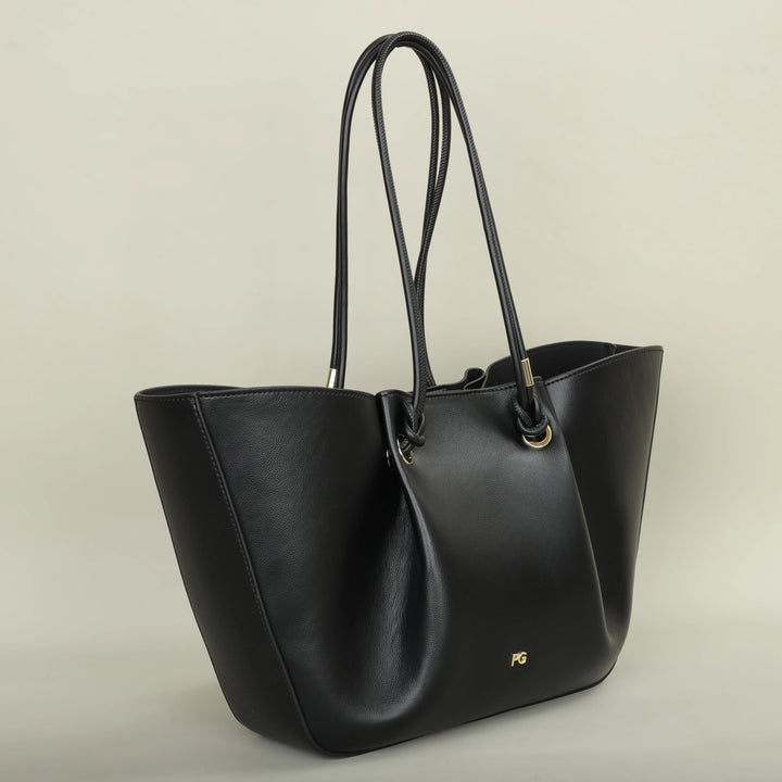 Intérieur du sac cabas Colette en cuir vegan, montrant sa grande capacité et ses poches pratiques.