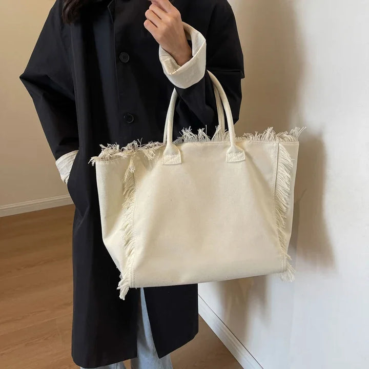 Grand sac cabas de plage pour femme, idéal pour l'été et le voyage. Un fourre-tout polyvalent et mode.