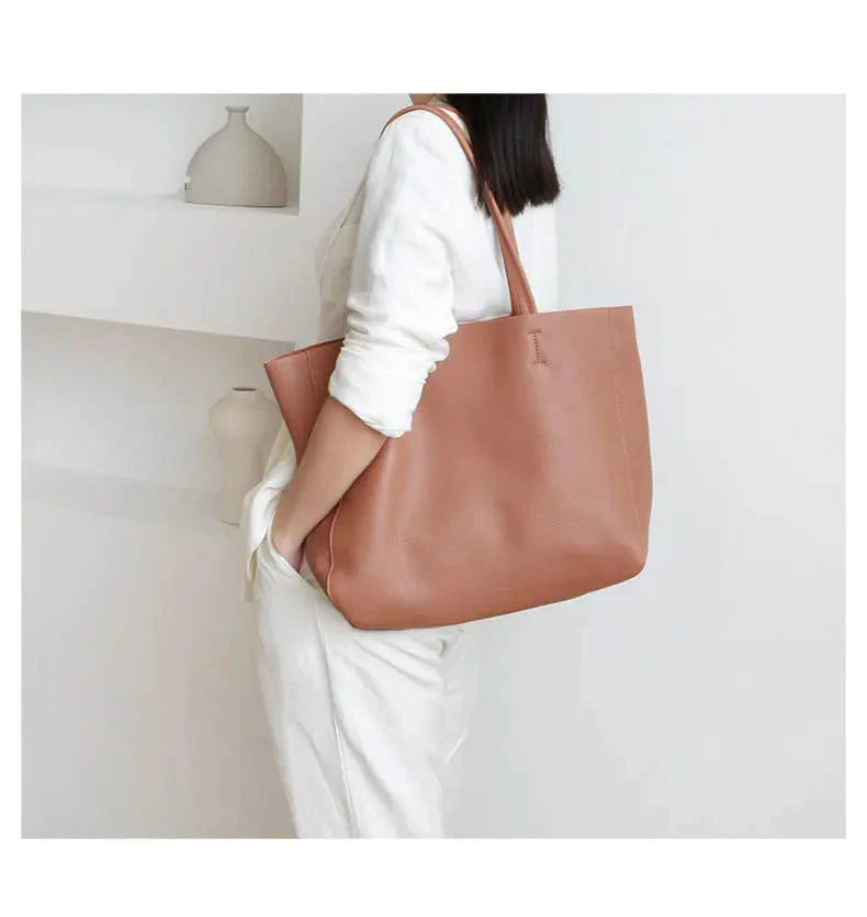 Sac à main cabas en cuir véritable Alba marron clair, idéal pour transporter vos essentiels avec style.