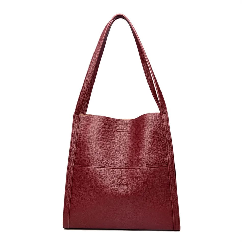 Sac cabas femme Gabriela porté à l'épaule, montrant sa taille et son allure moderne.