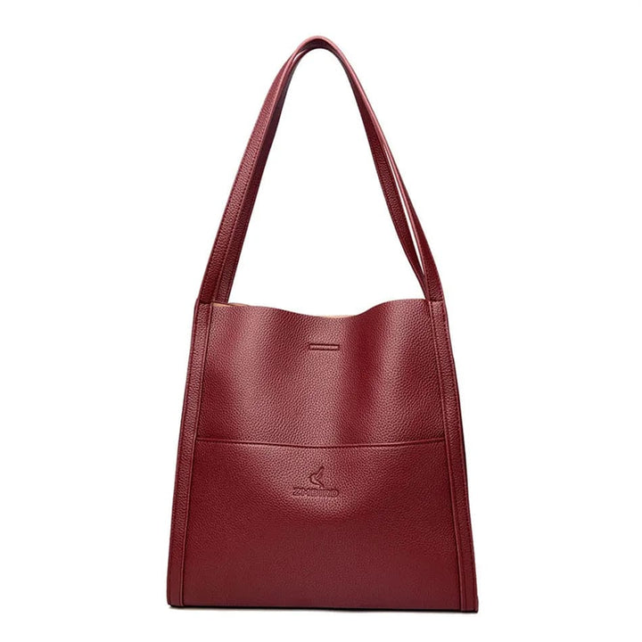 Sac cabas femme Gabriela porté à l'épaule, montrant sa taille et son allure moderne.