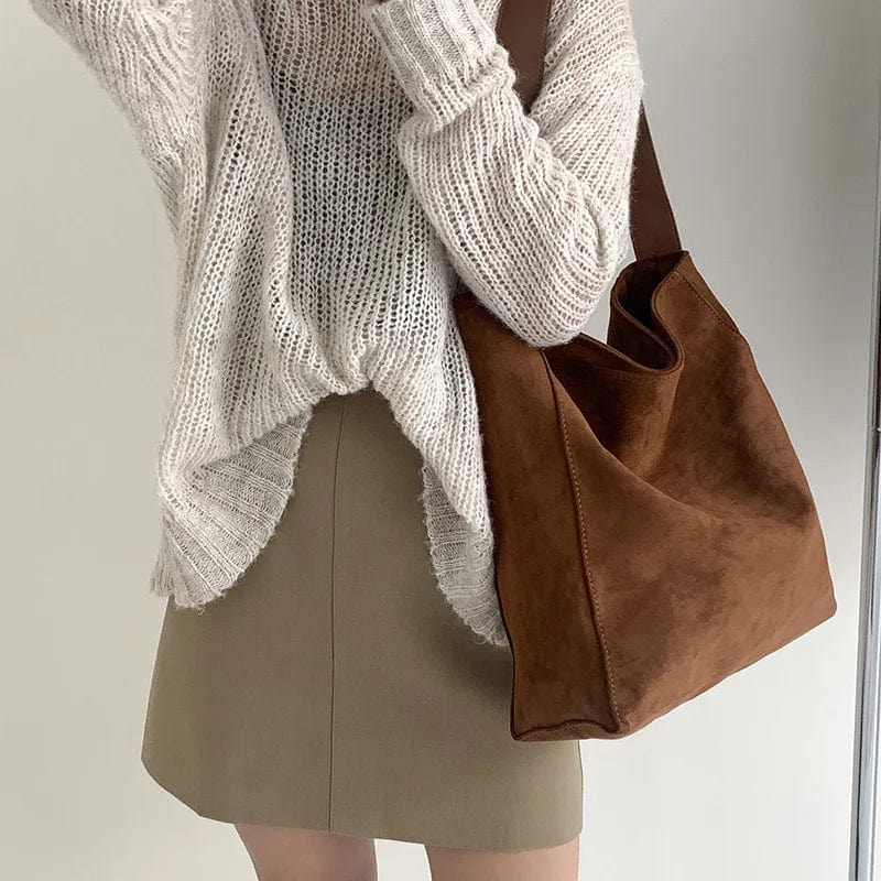 Sac cabas vert en faux daim avec intérieur doublé, parfait pour la mode féminine et les accessoires.