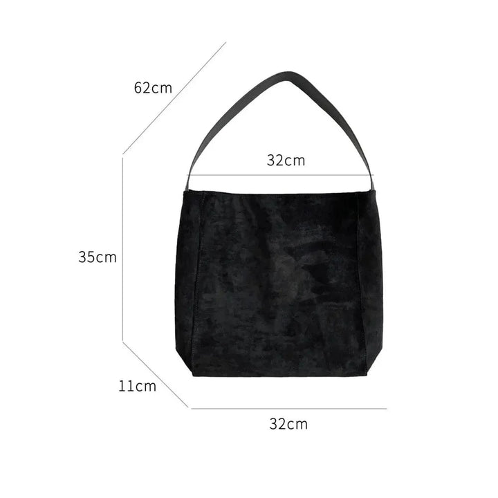 Sac cabas noir en faux daim, design chic et bretelles confortables pour un porté épaule facile.