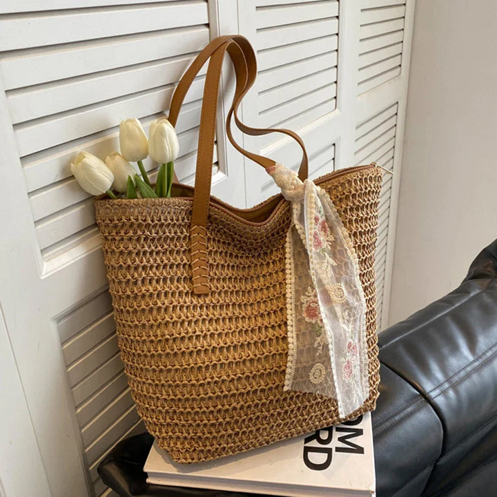 Sac cabas en paille femme style bohème chic, idéal pour l'été et la plage. Élégant et naturel.