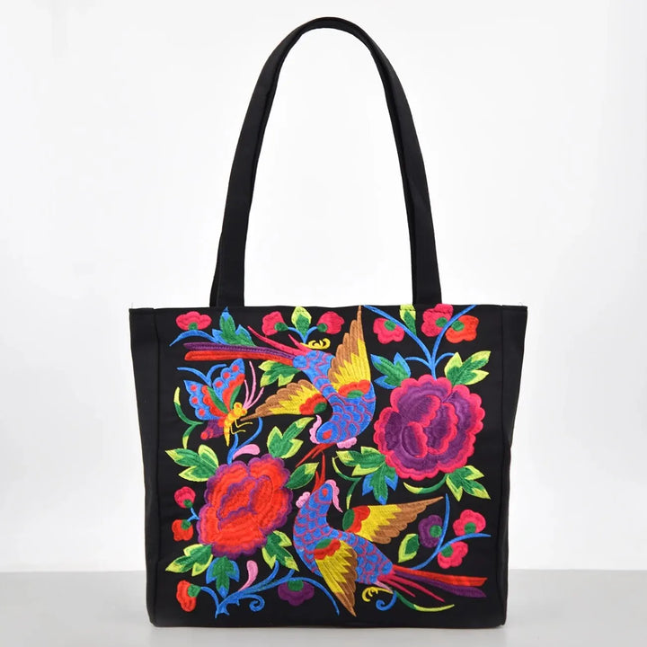 Sac cabas femme en tissu, broderies détaillées de fleurs et oiseaux colorés, accessoire grand et élégant.