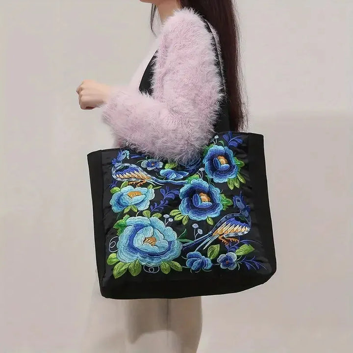 Sac cabas femme original en tissu, motifs bohèmes brodés de fleurs et d'oiseaux, accessoire grand format.